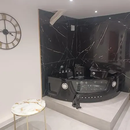 Apartment Jacuzzi /billard Voiron